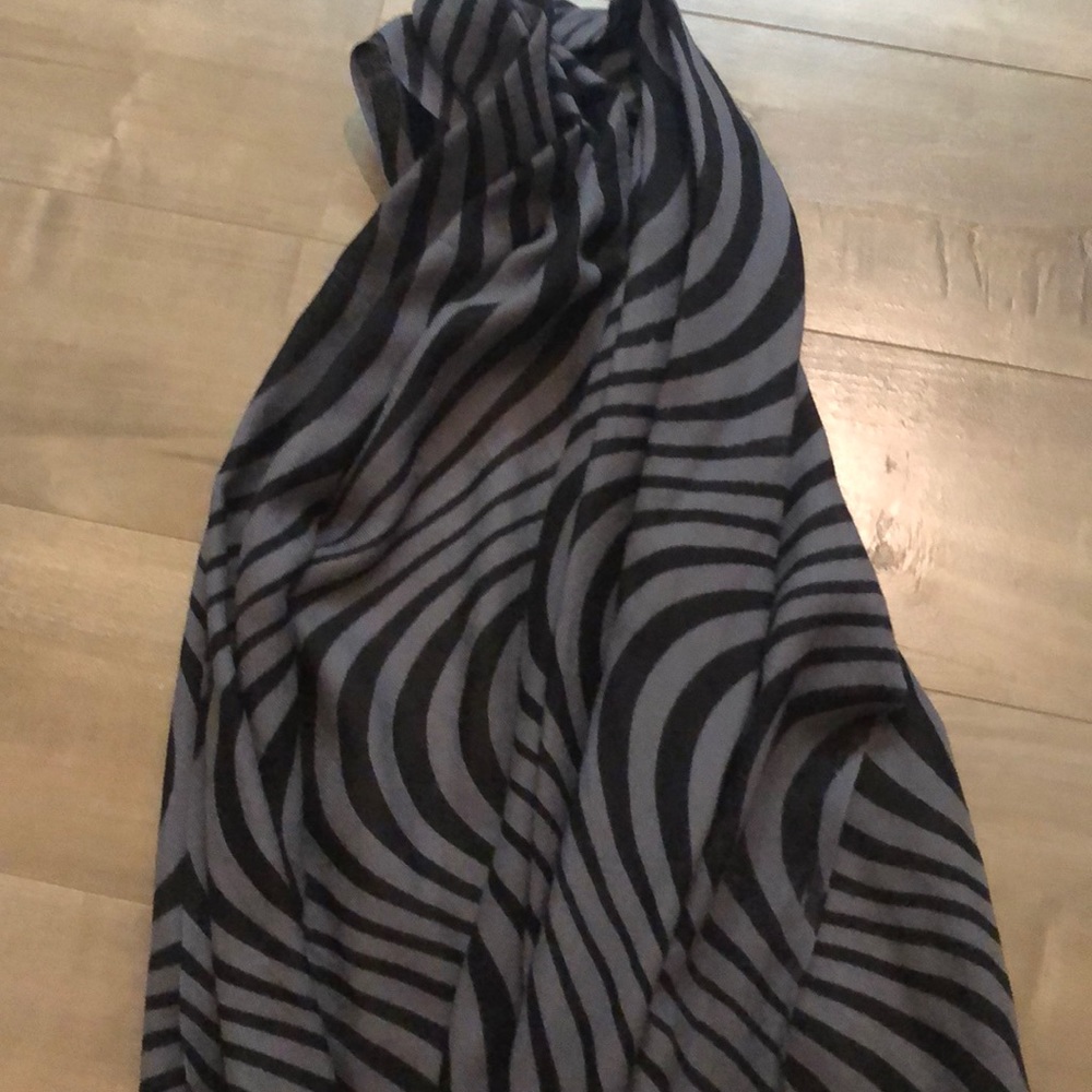 Black and grey scarf